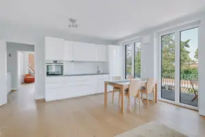 Lichtdurchflutet und energieeffizient: 2-Zimmer Wohnung im Roten Feld