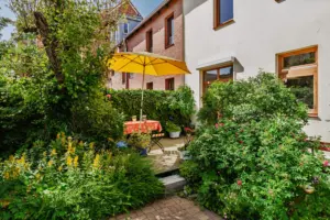 Schickes Stadthaus mit Garten, Kamin und Dachstudio
