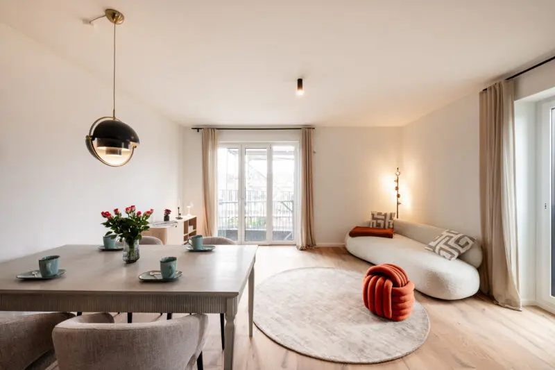 Musterwohnung-offener-Wohn-Essbereich-800x533